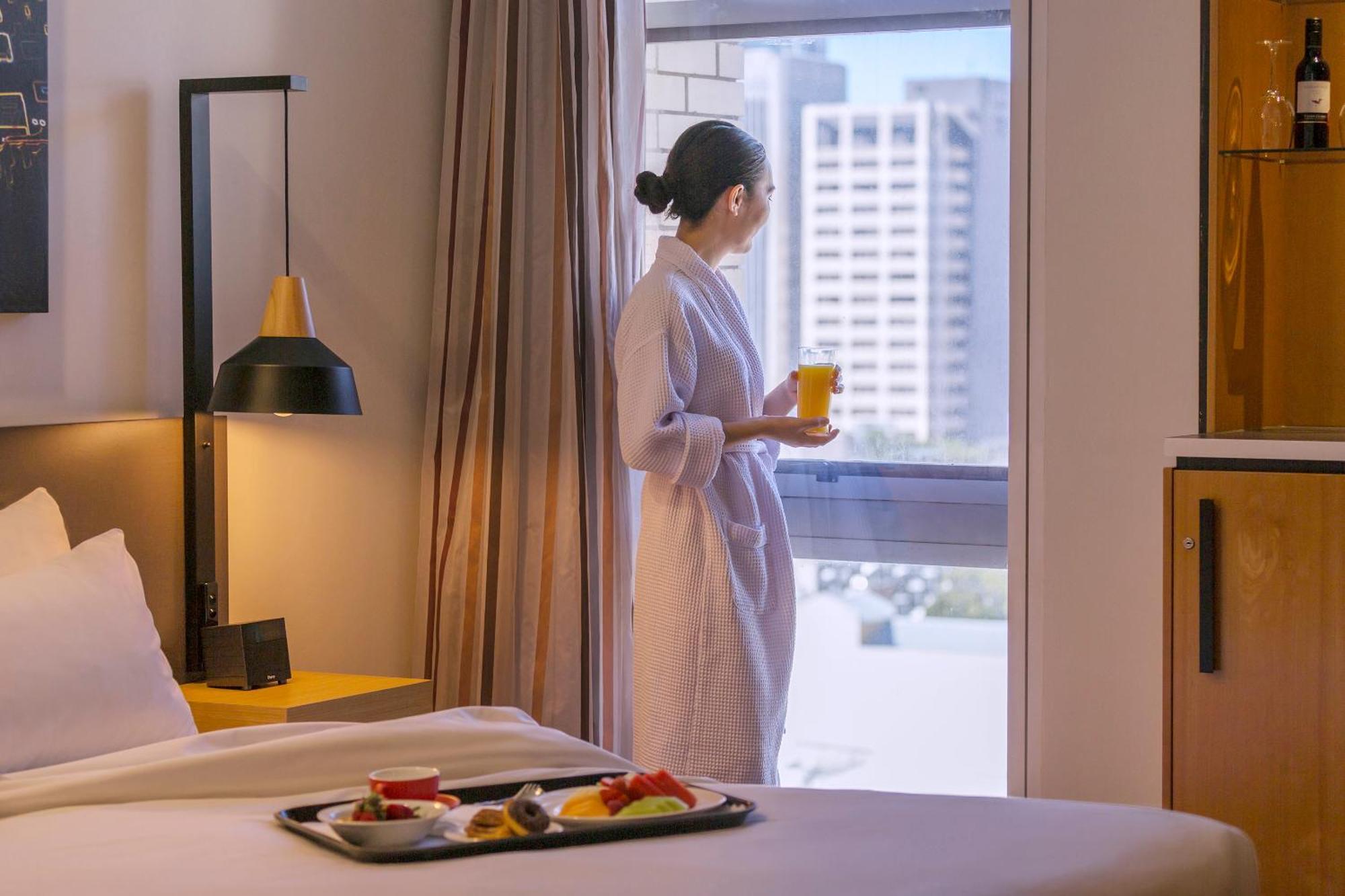 Mercure King George Square 4*