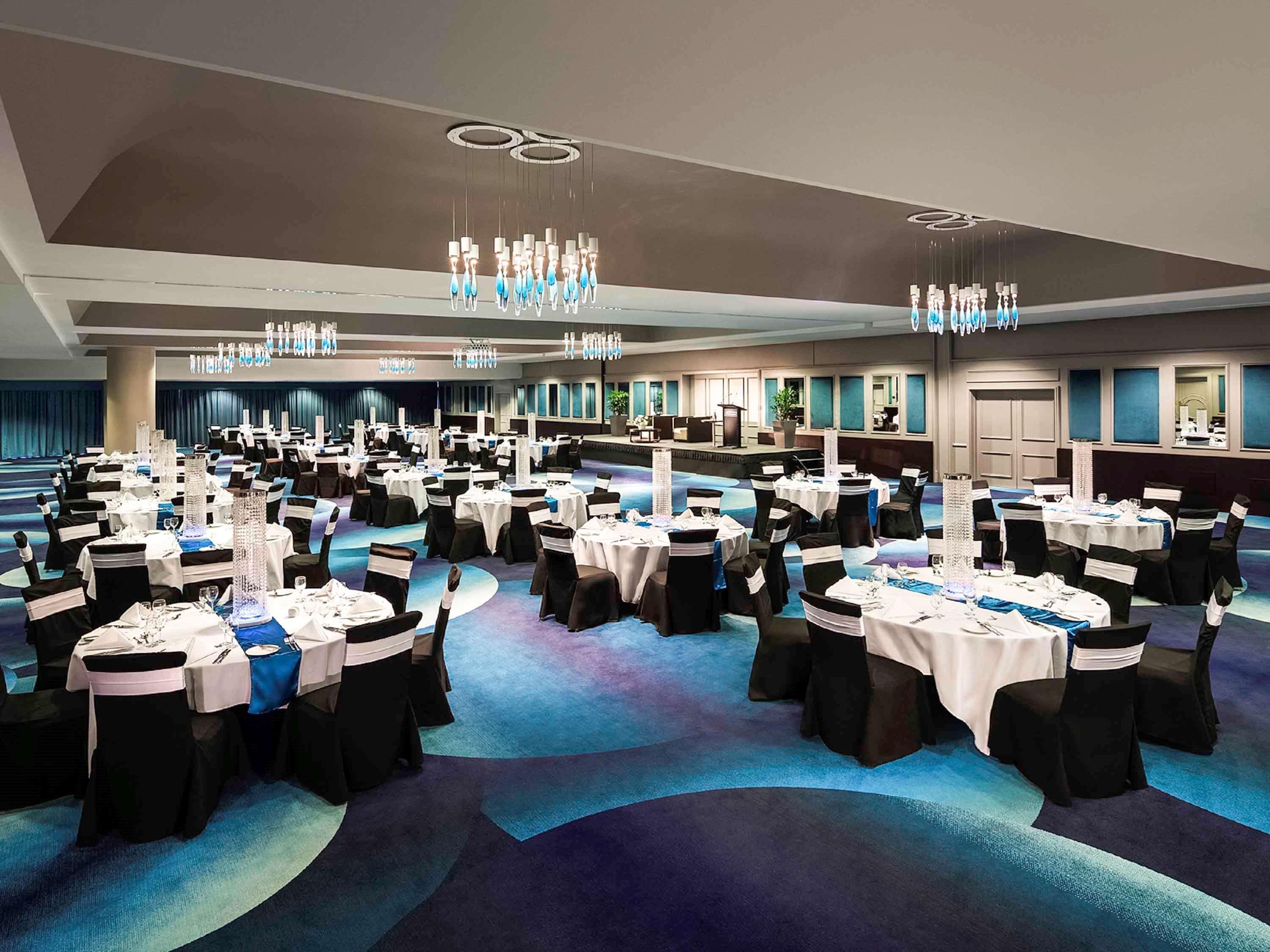 Mercure King George Square 4*