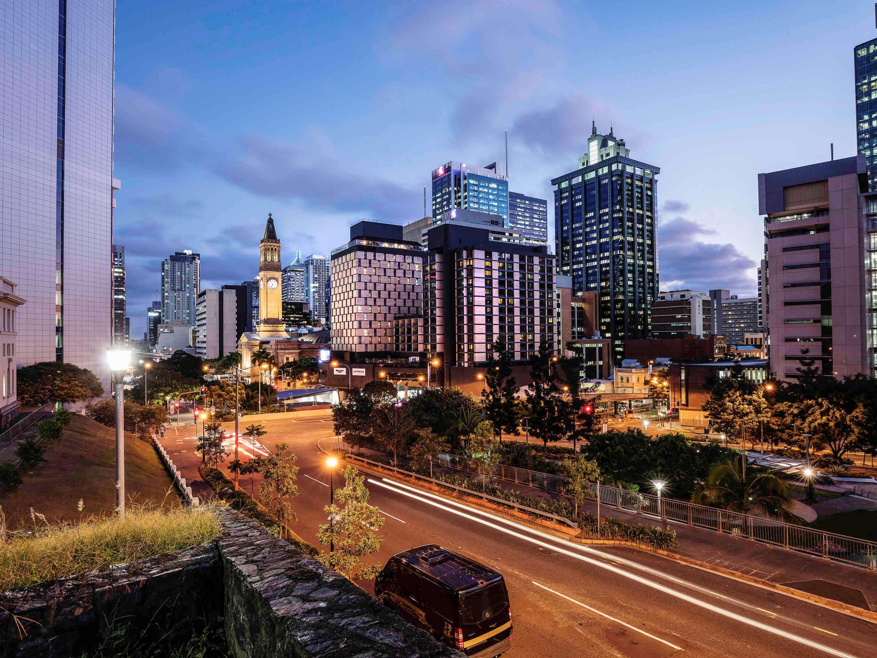 Hotel Mercure King George Square 4*